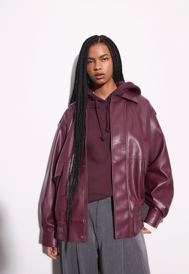 Объемная байкерская куртка из искусственной кожи