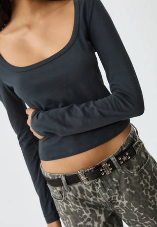 Базовая футболка с длинными рукавами- Заказать в России