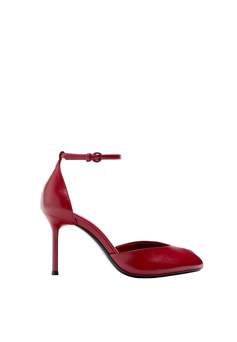 Туфли на шпильке с открытым носком