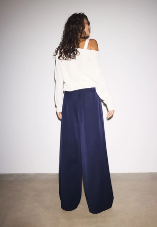 Классические брюки широкого кроя с защипами- Заказать в России