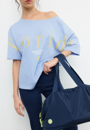 Футболка с вырезом-лодочкой и принтом- Заказать в России