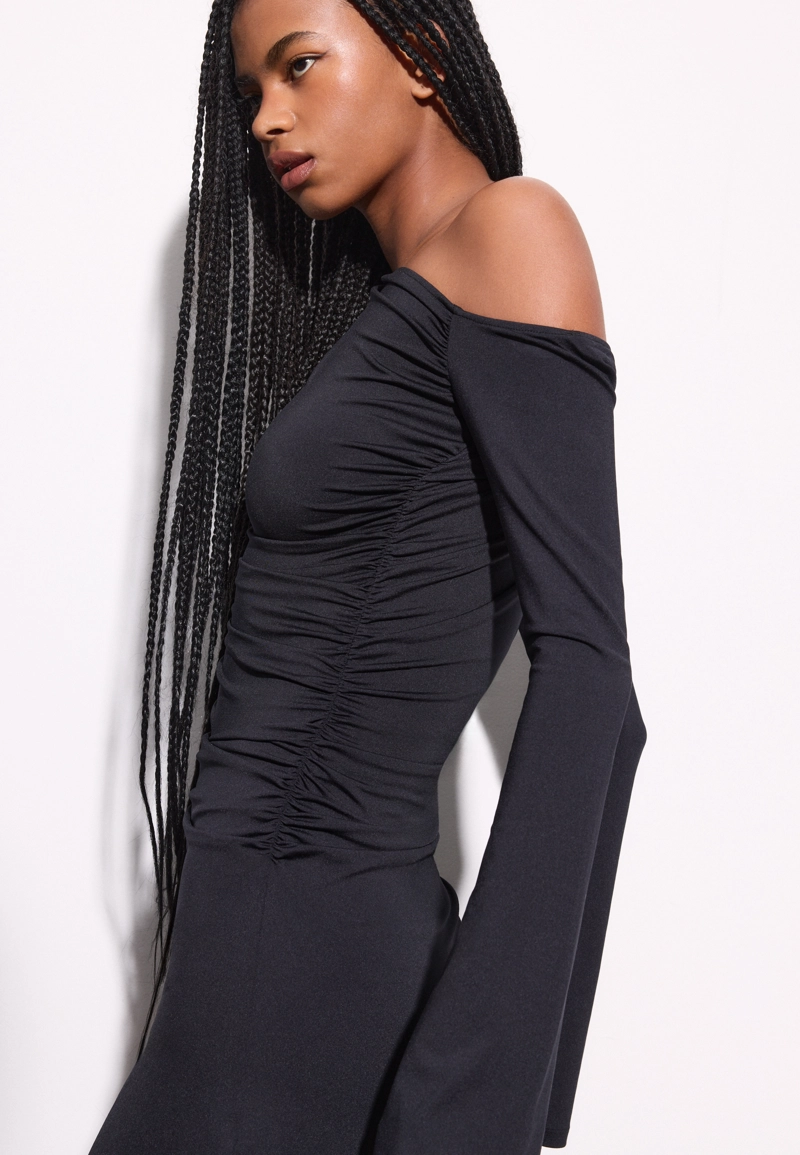 Короткое асимметричное платье