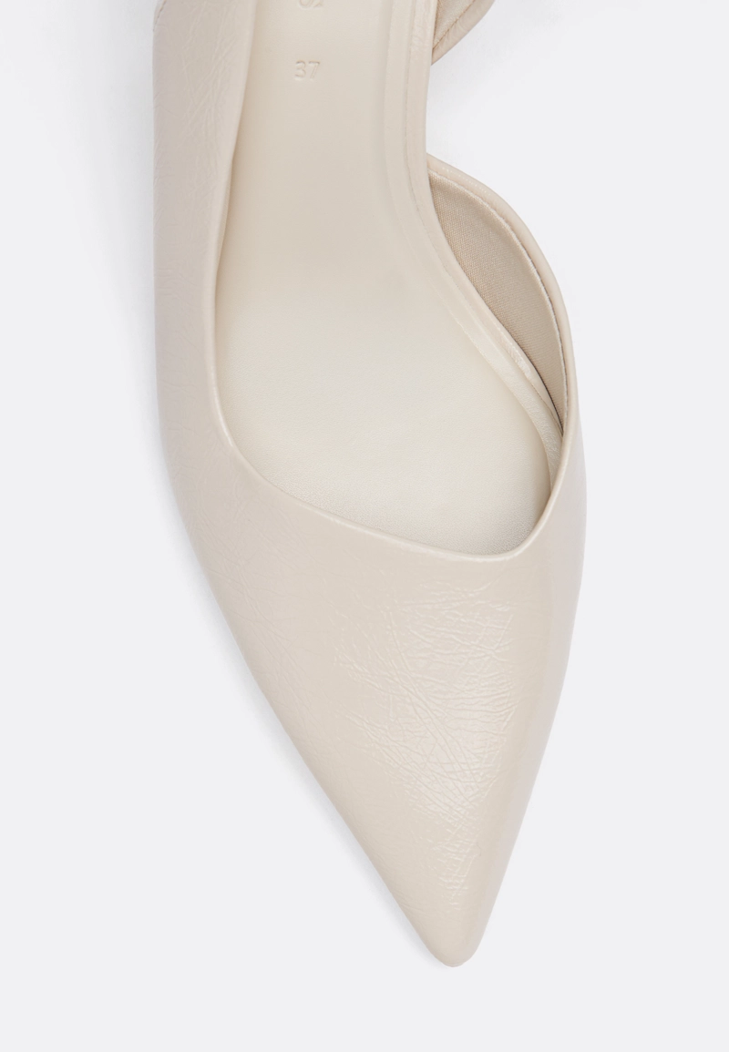 Классические туфли на каблуке