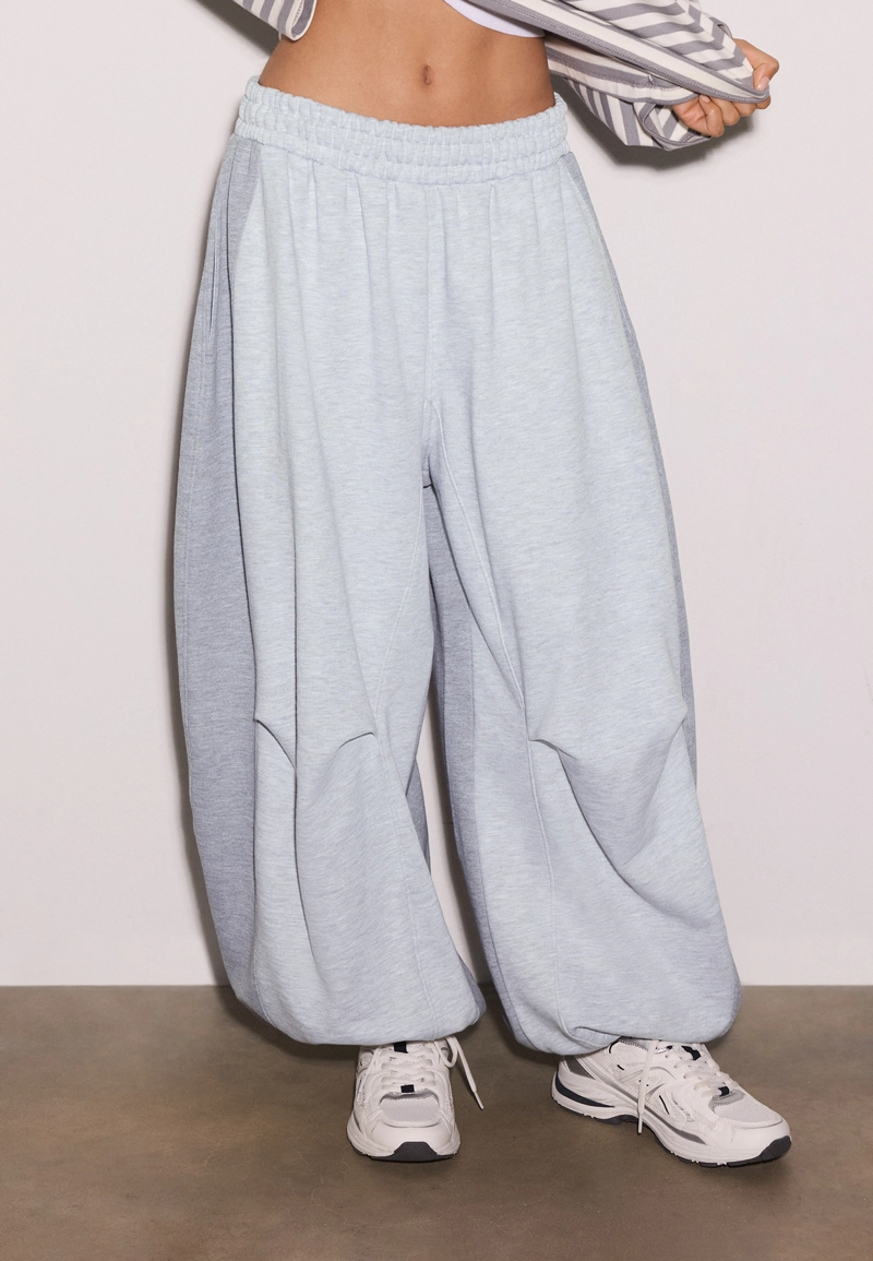 Брюки-джоггеры шароварного кроя со стопперами