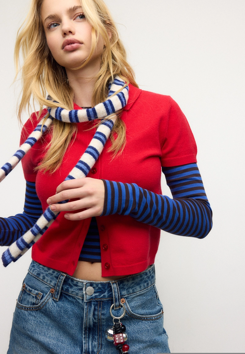 Трикотажный свитер с воротником поло и короткими рукавами