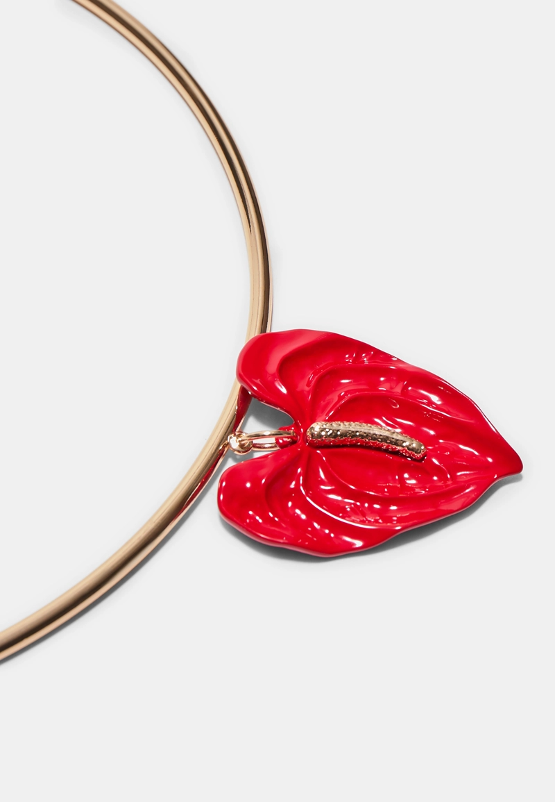 Чокер с подвеской в виде цветка