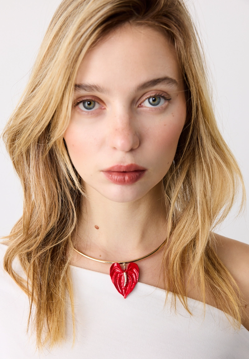 Чокер с подвеской в виде цветка