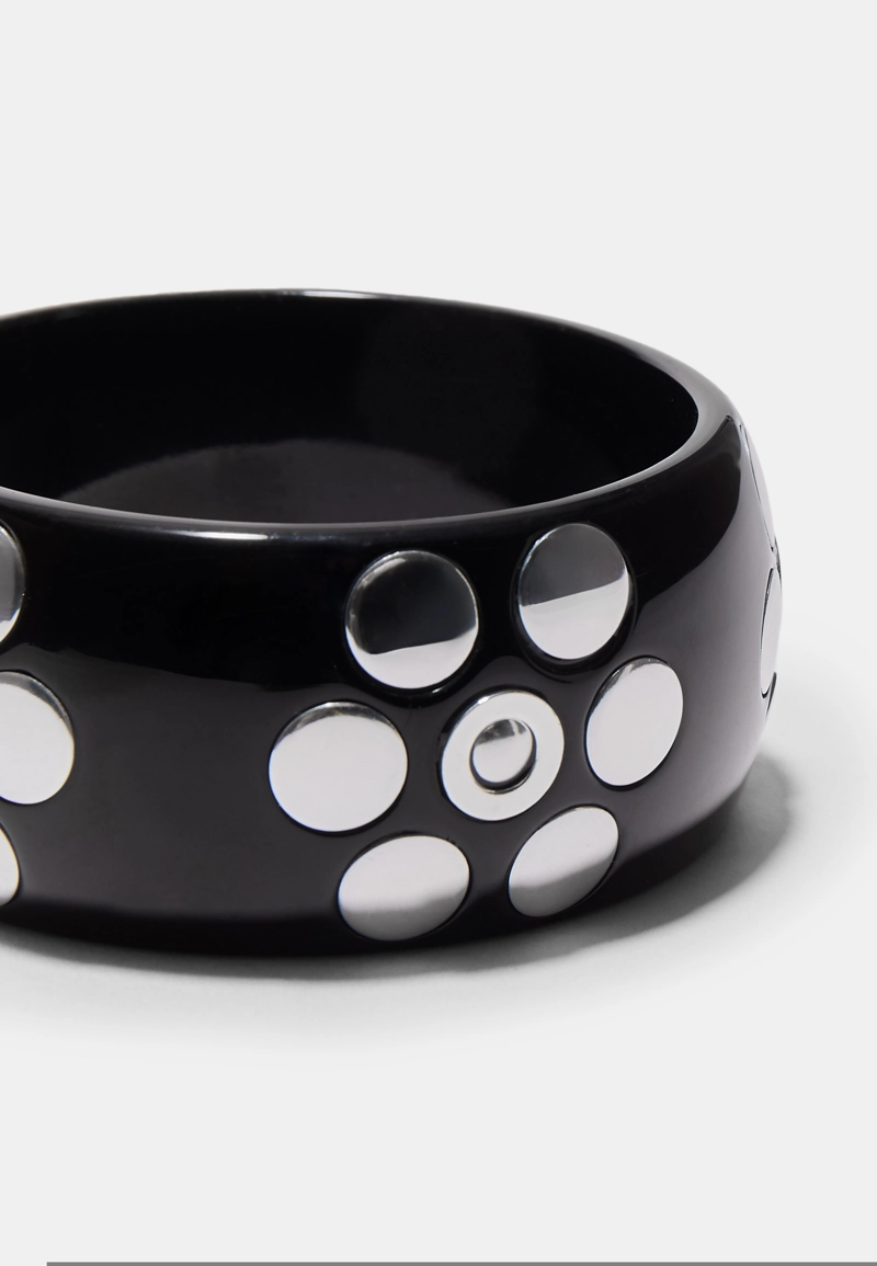 Браслет с цветами и шипами