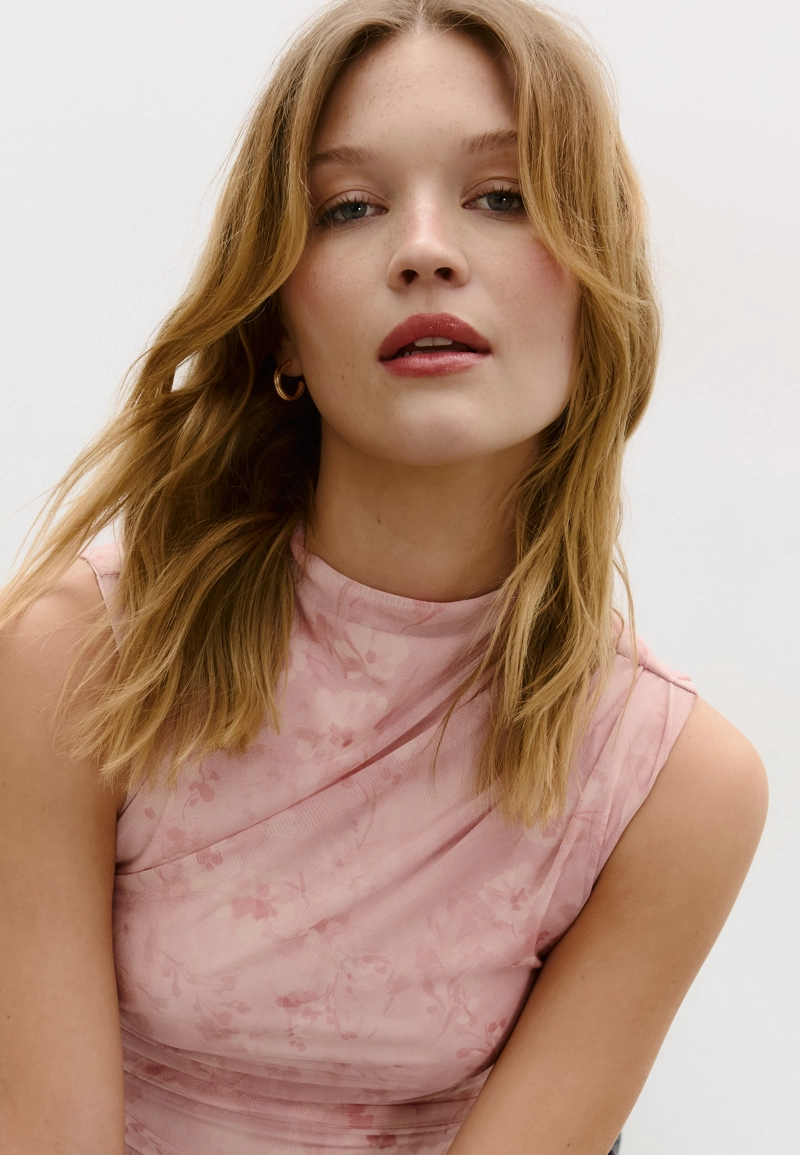 Футболка из присборенной полупрозрачной ткани