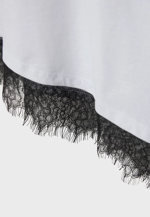 Футболка с короткими рукавами и кружевной отделкой по низу- Заказать в России