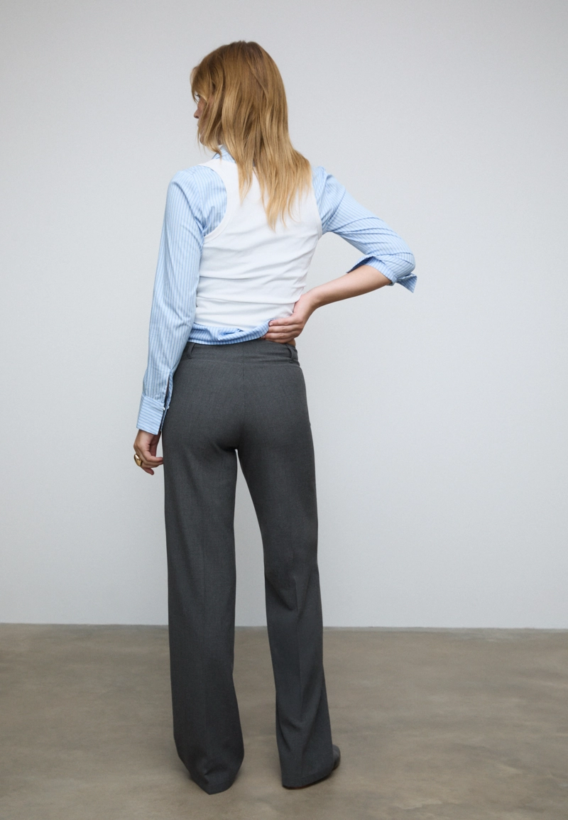 Зауженные прямые брюки