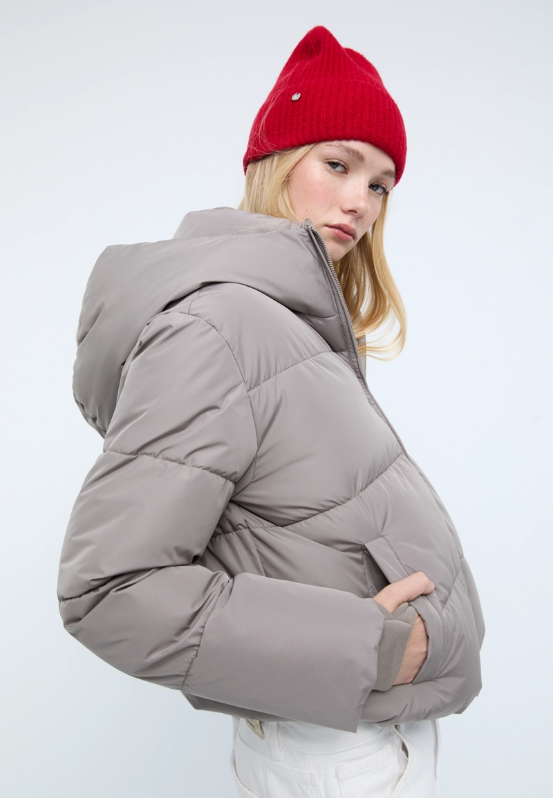 Базовая стеганая куртка с капюшоном