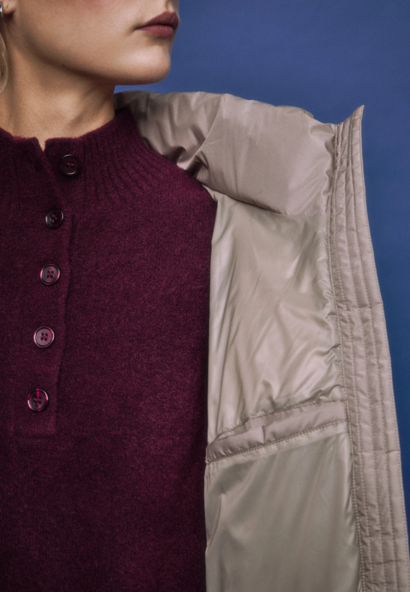 Базовая стеганая куртка с капюшоном