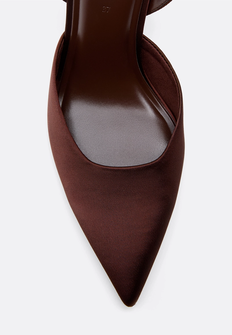 Туфли-шпильки с глянцевым блеском