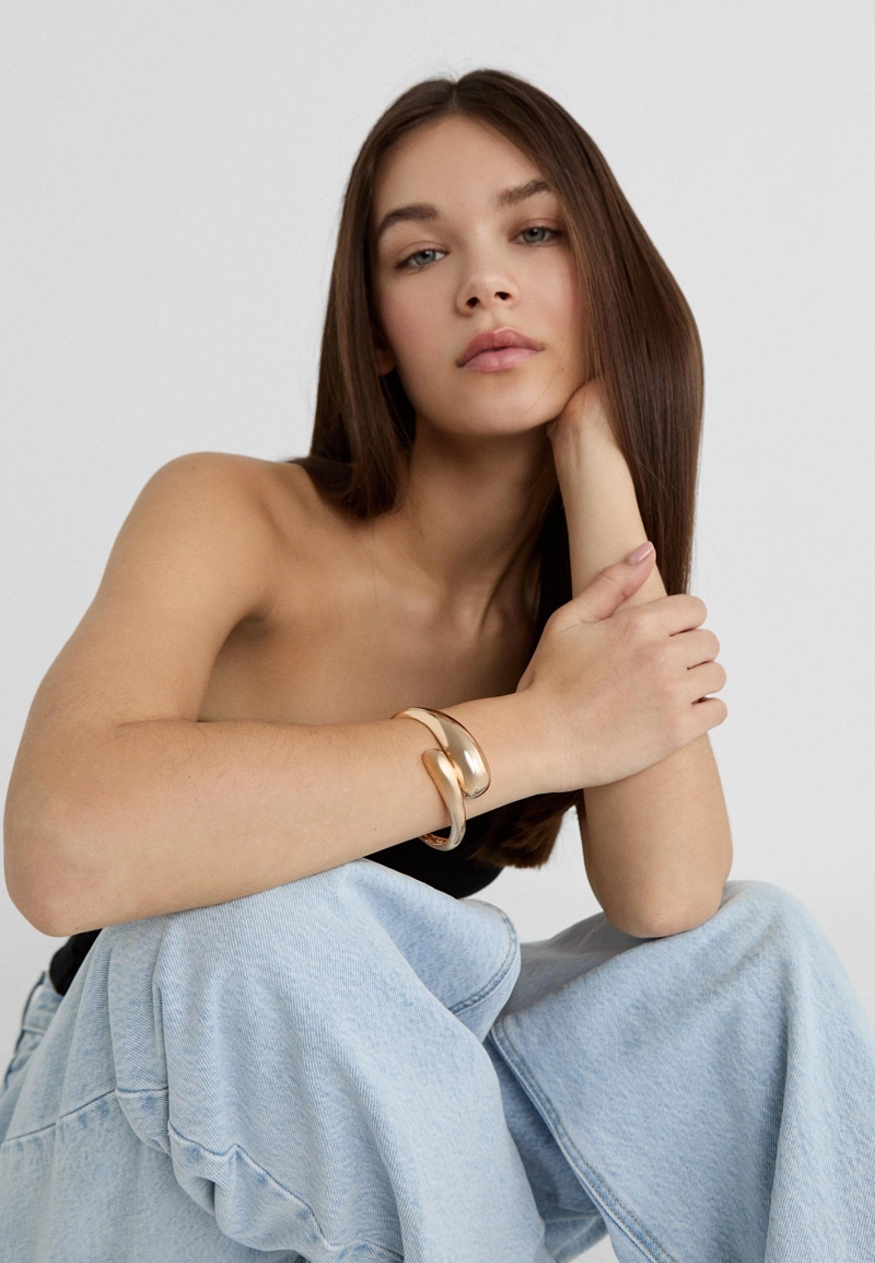 Жесткий браслет