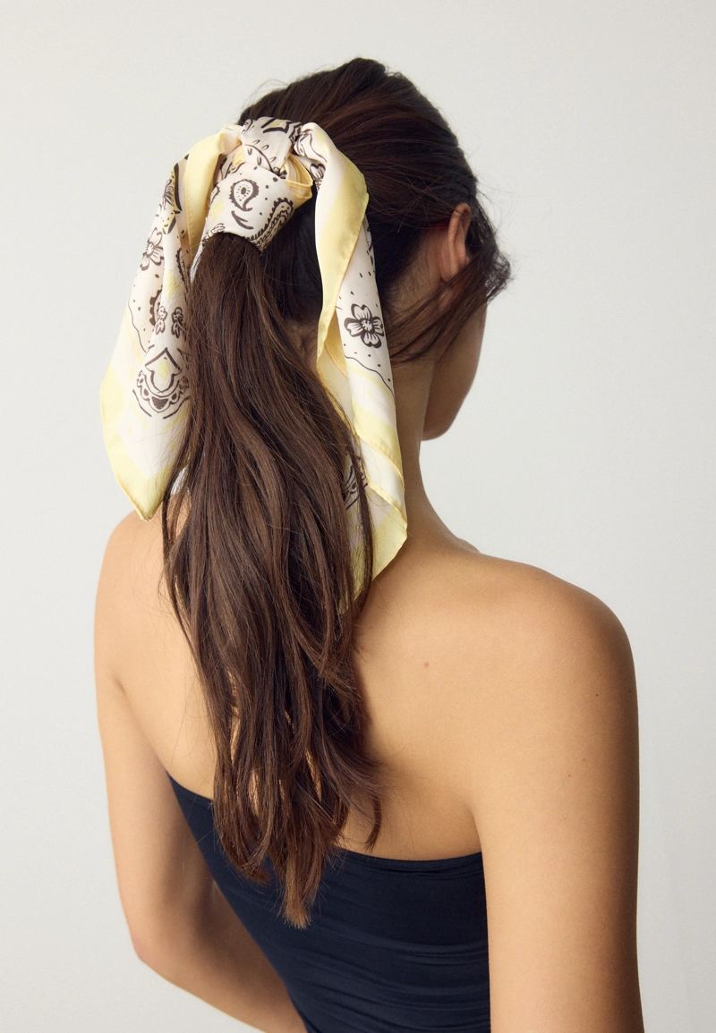 Платок с узором пейсли и фламинго