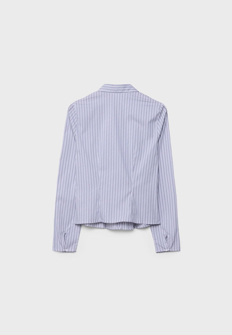 Приталенная рубашка с декоративным швом под грудью