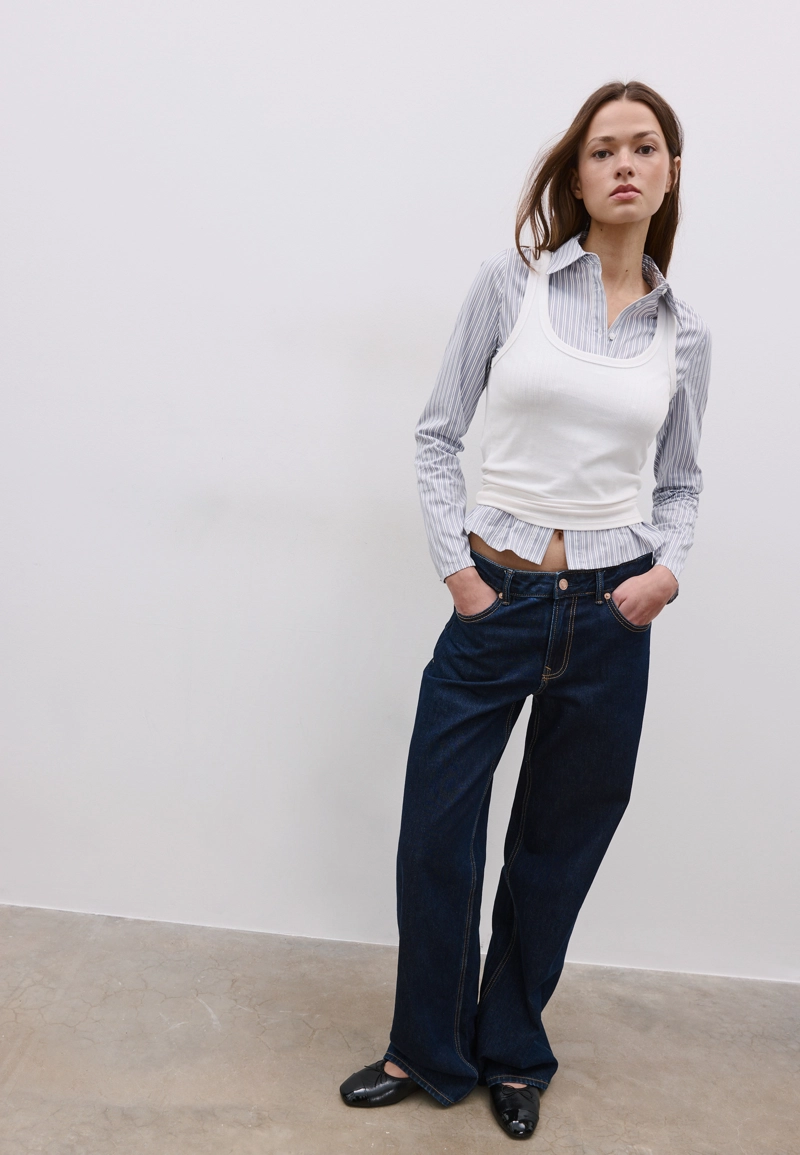 Приталенная рубашка с декоративным швом под грудью