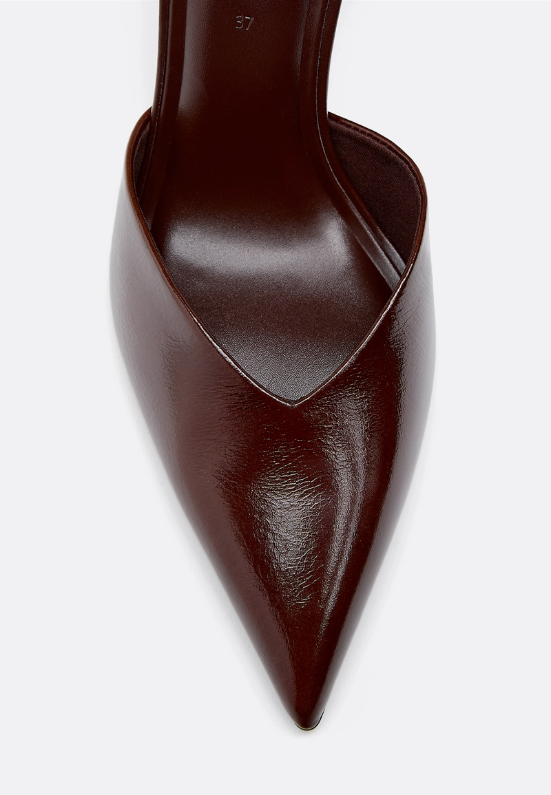 Кожаные туфли на каблуке