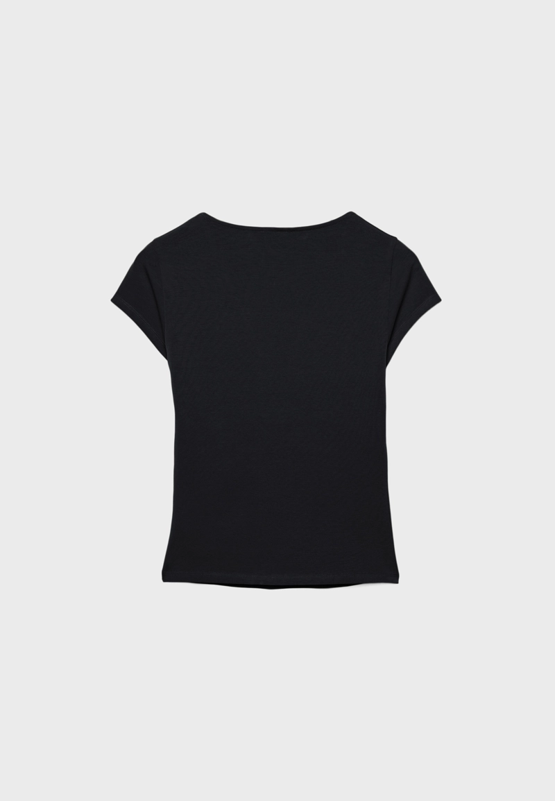 Футболка с короткими рукавами и V-образным вырезом