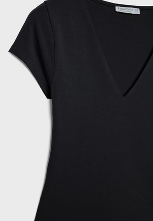 Футболка с короткими рукавами и V-образным вырезом- Заказать в России