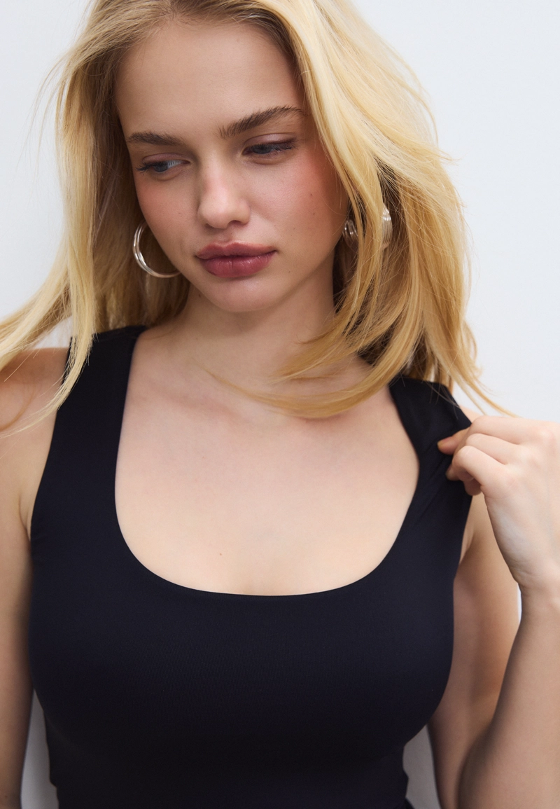 Майка из полиамида с широкими бретелями