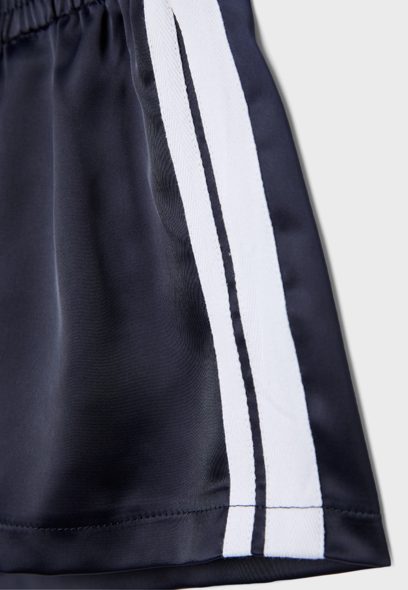 Мини-шорты с глянцевым блеском