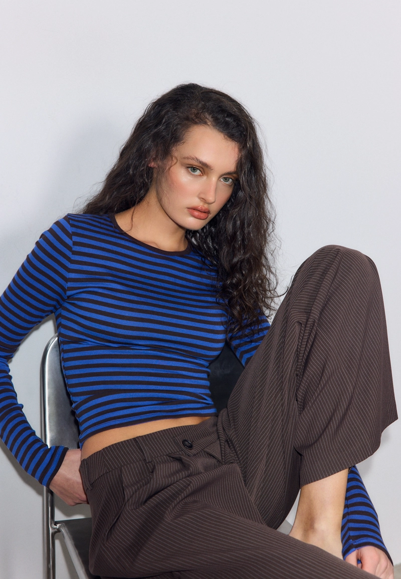 Базовая футболка из хлопка в полоску с длинными рукавами