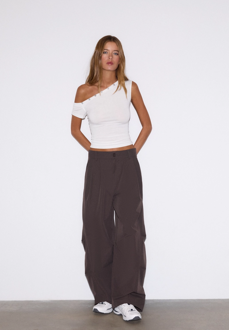 Асимметричная футболка на пуговицах