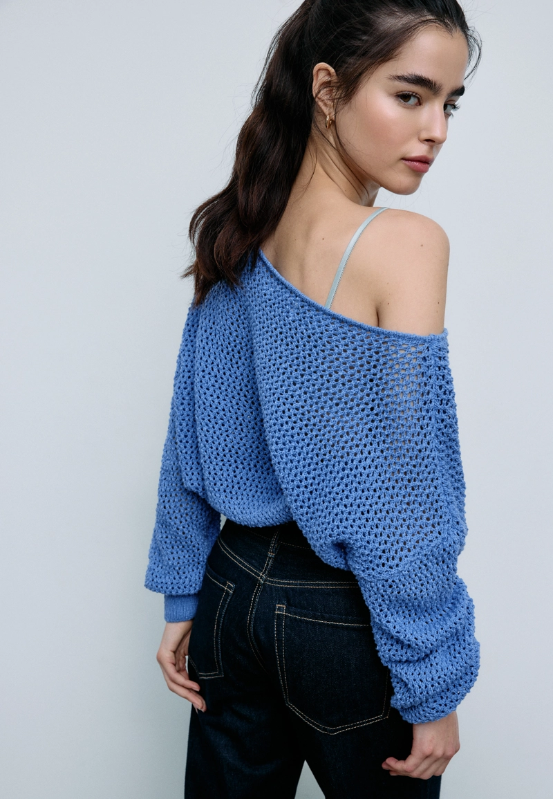 Вязаный джемпер в сетку с вырезом-лодочкой