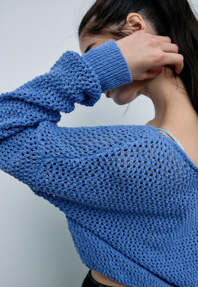 Вязаный джемпер в сетку с вырезом-лодочкой