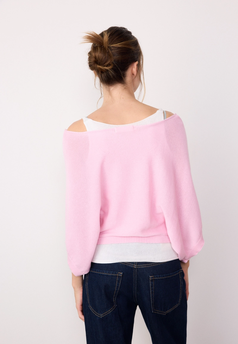 Свитер с вырезом-лодочкой и наложением