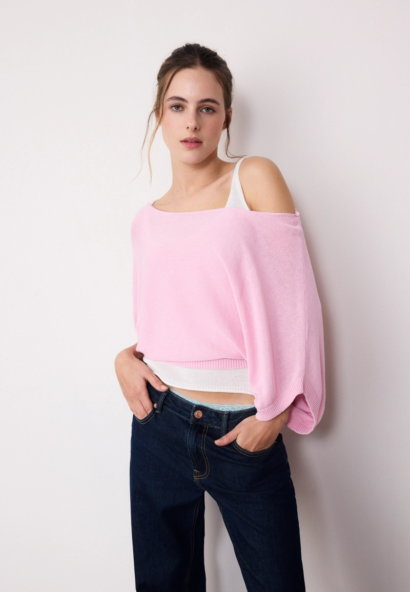 Свитер с вырезом-лодочкой и наложением