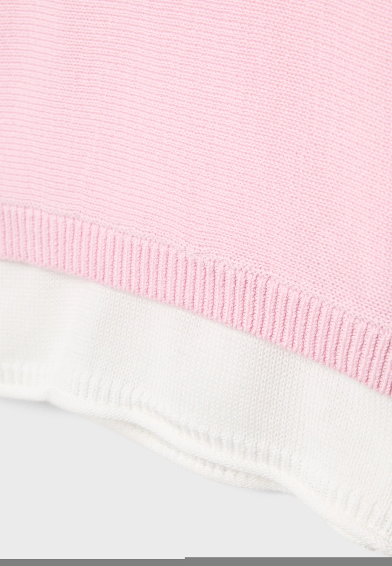 Свитер с вырезом-лодочкой и наложением