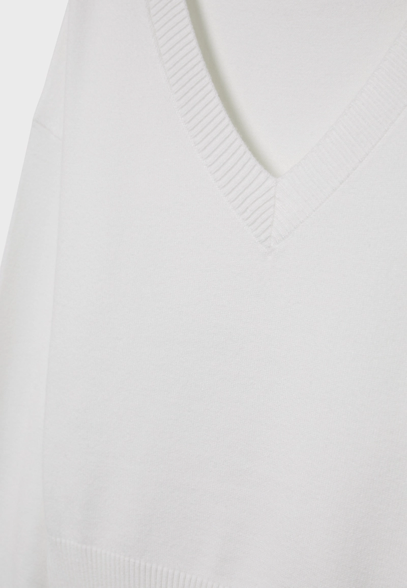 Свитер с V-образным вырезом и рукавами «летучая мышь»