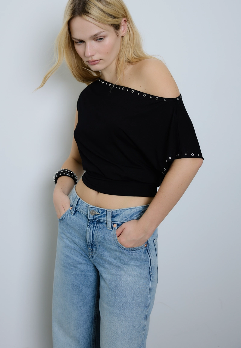 Асимметричная футболка с заклепками