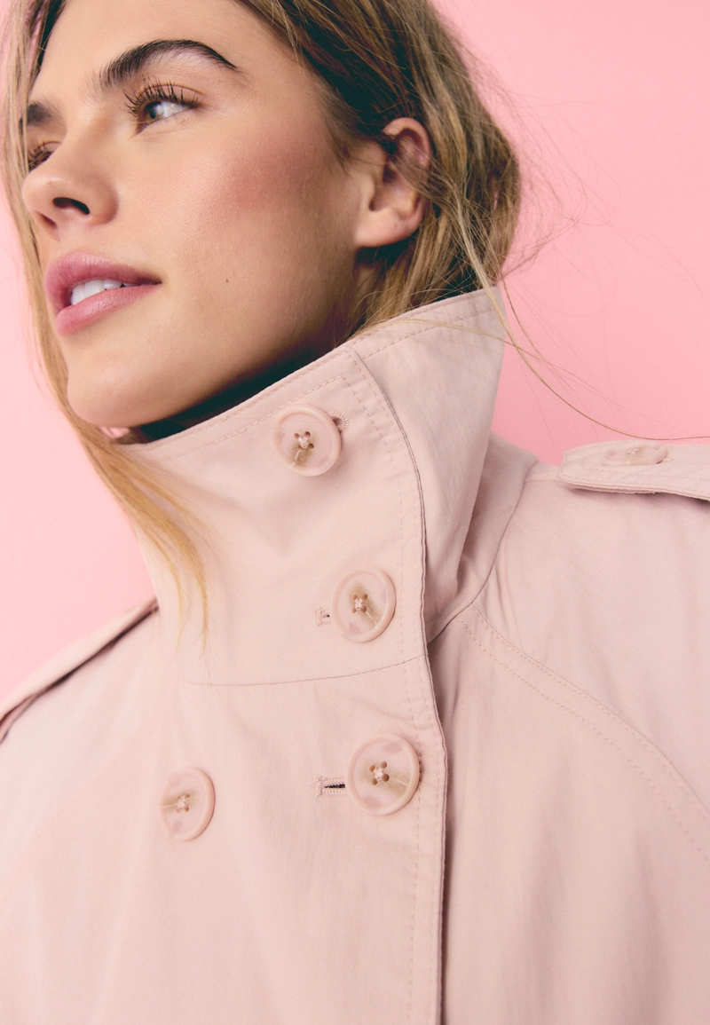 Тренч с высоким воротом и поясом