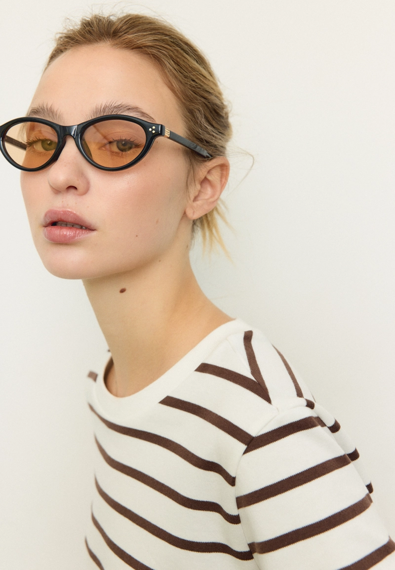 Базовая футболка классического кроя из плотной ткани в полоску