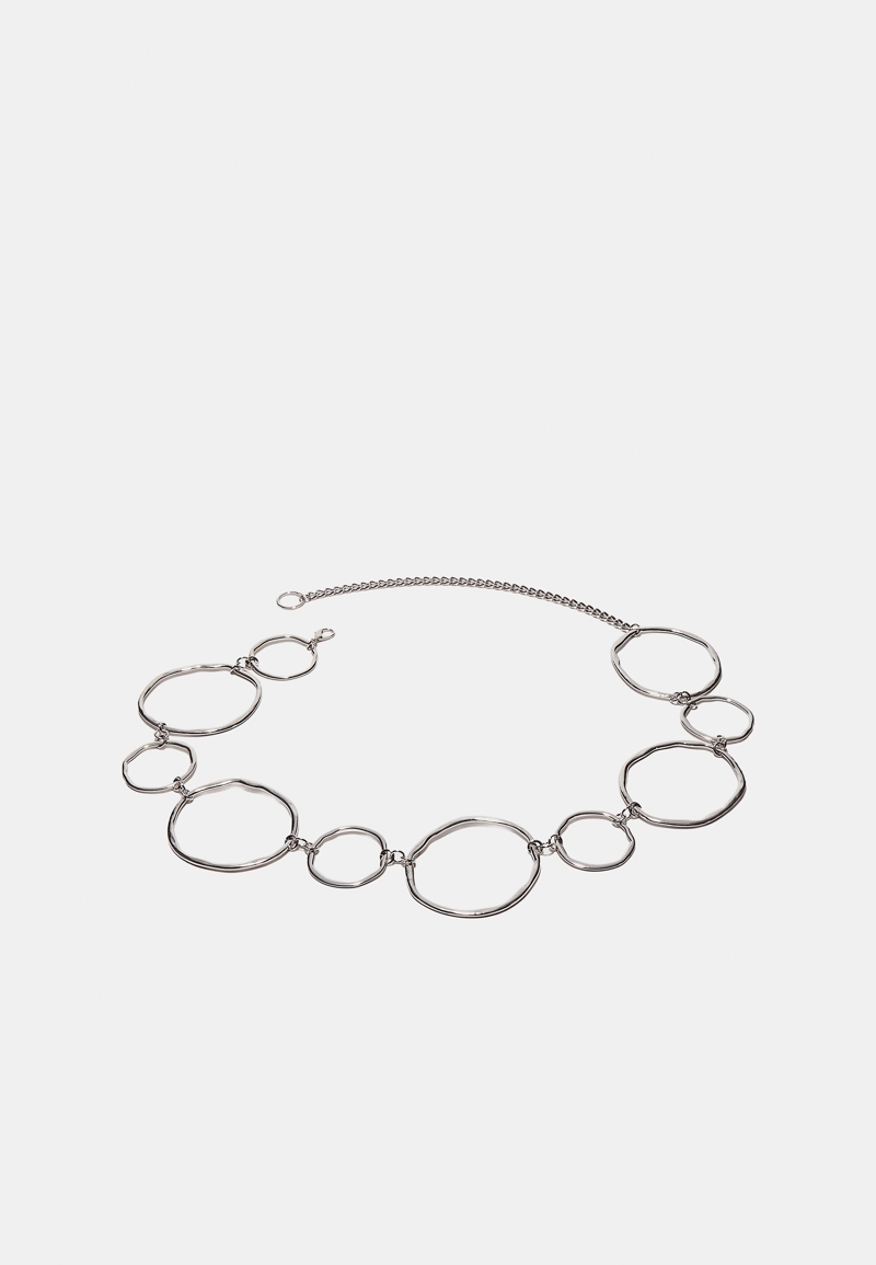 Металлический ремень с крупными овалами