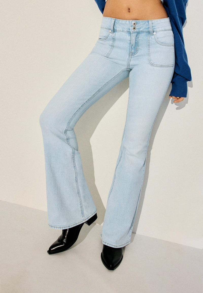 Джинсы с низкой посадкой и простроченными карманами