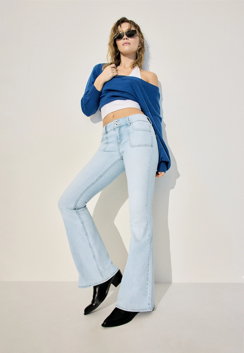 Джинсы с низкой посадкой и простроченными карманами