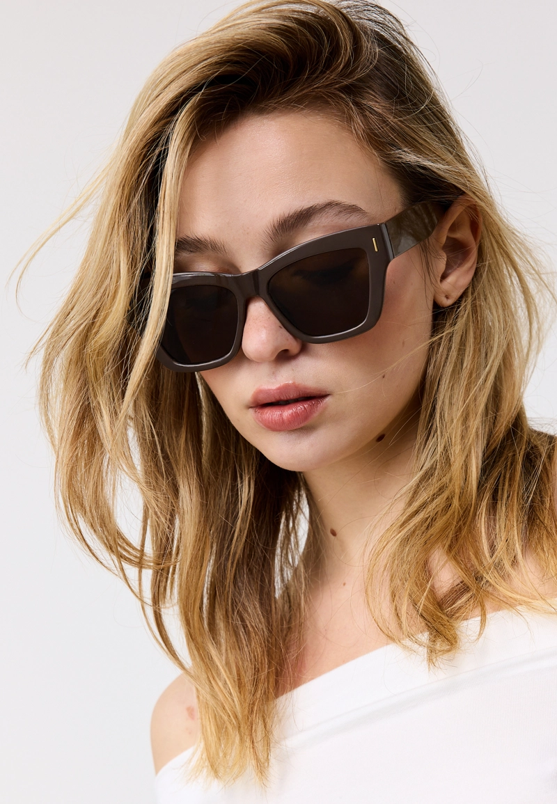 Квадратные очки «кошачий глаз» с деталями