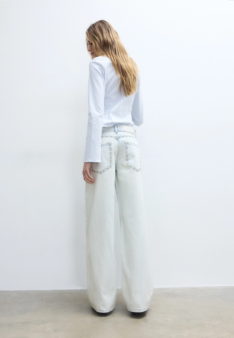 Джинсы свободного кроя с заклепками