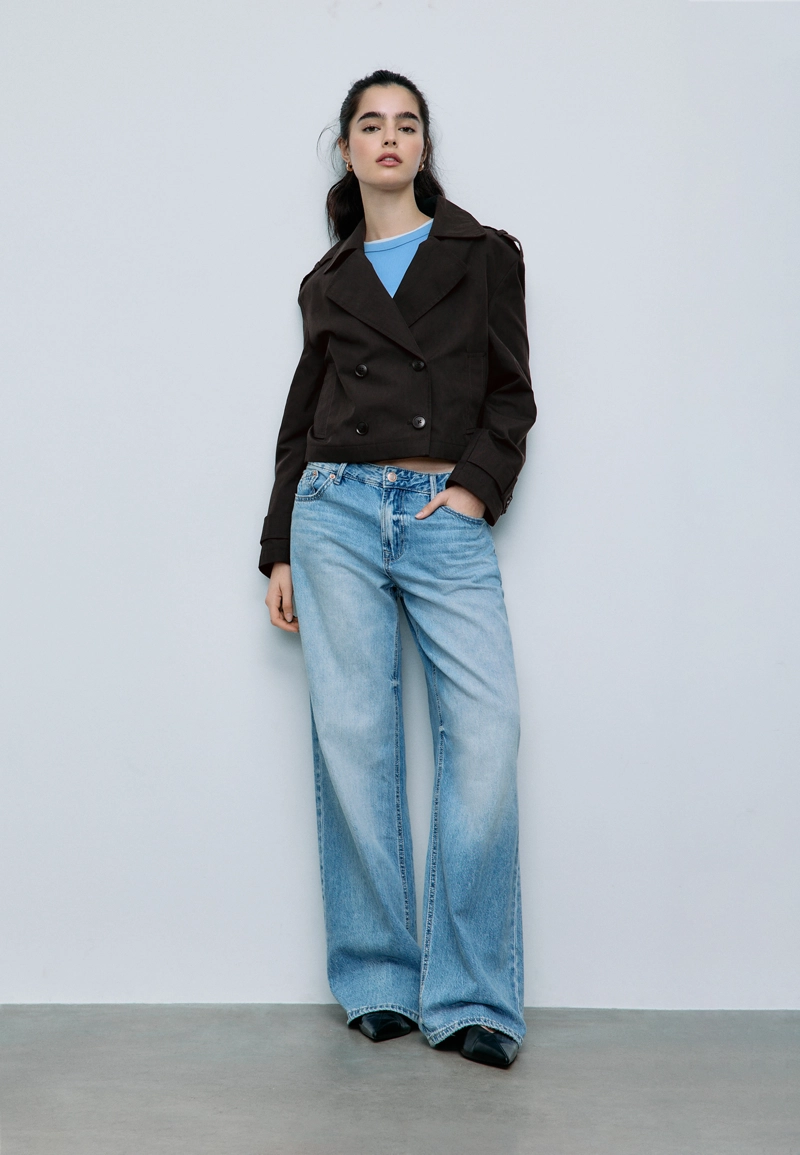 Укороченный двубортный тренч