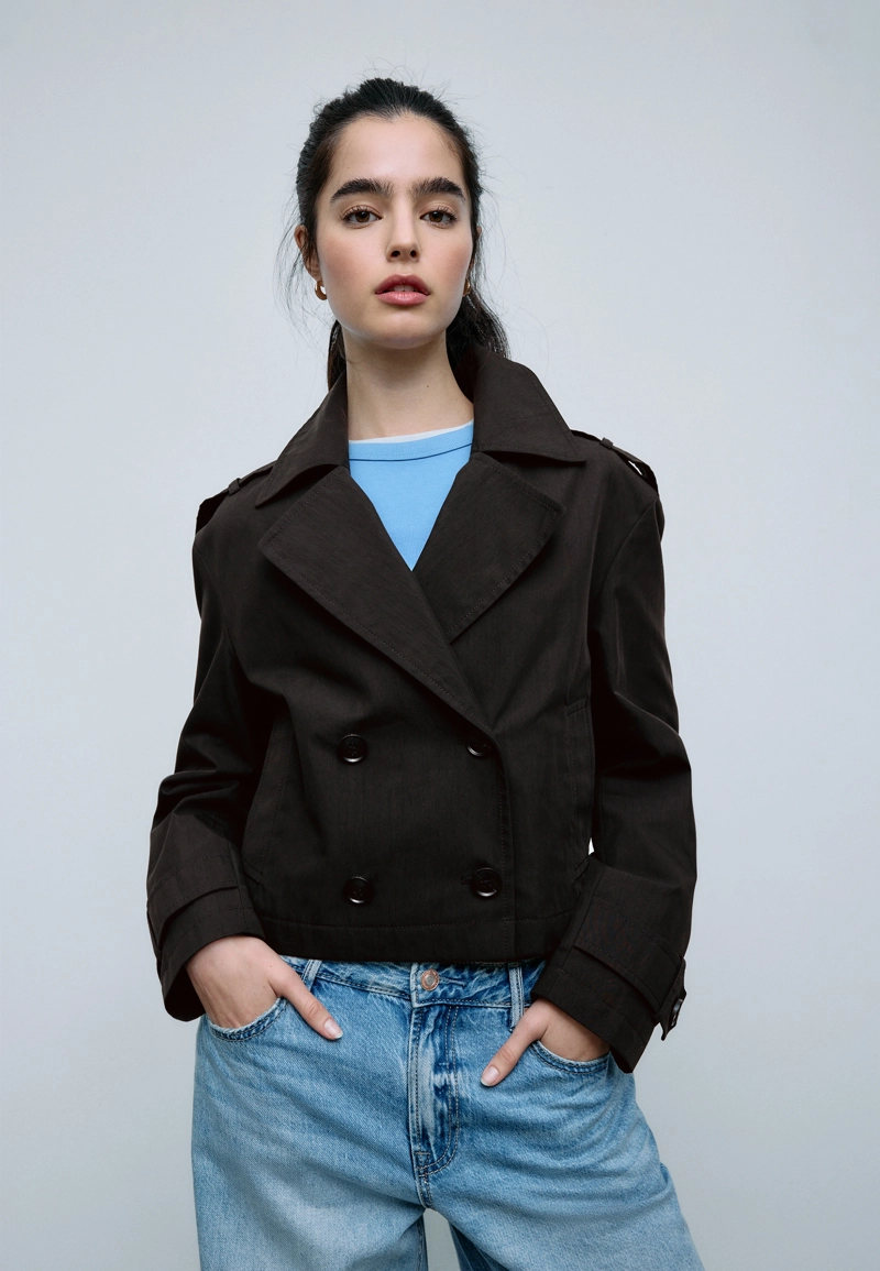 Укороченный двубортный тренч