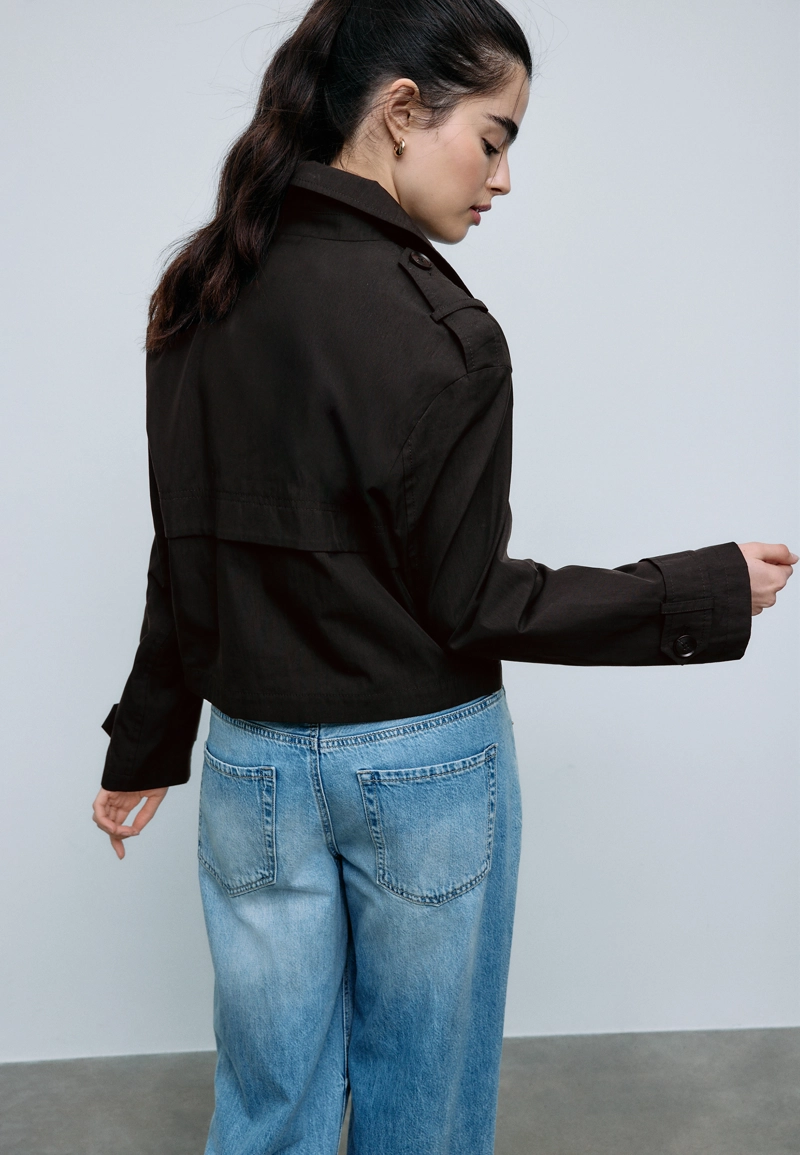 Укороченный двубортный тренч