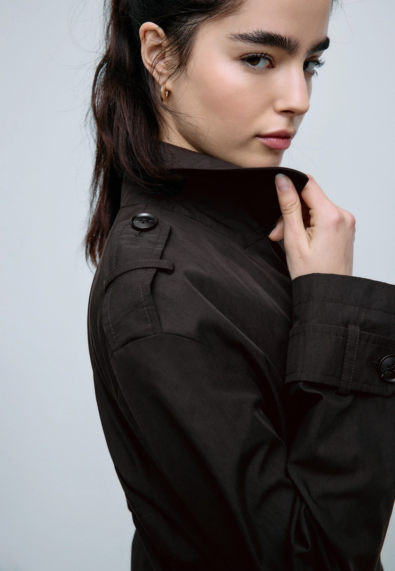 Укороченный двубортный тренч