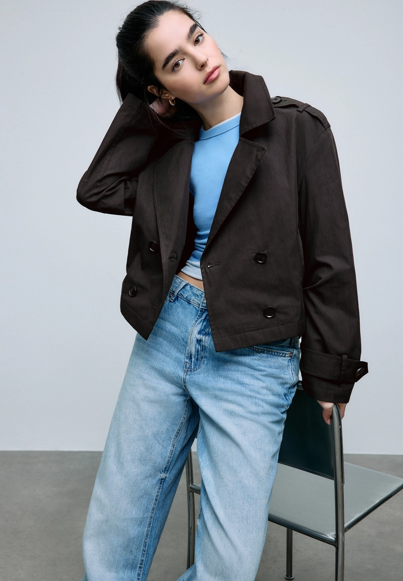 Укороченный двубортный тренч