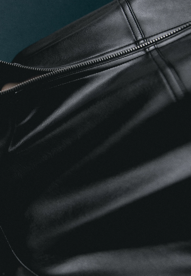 Куртка-бомбер из искусственной кожи с поясом