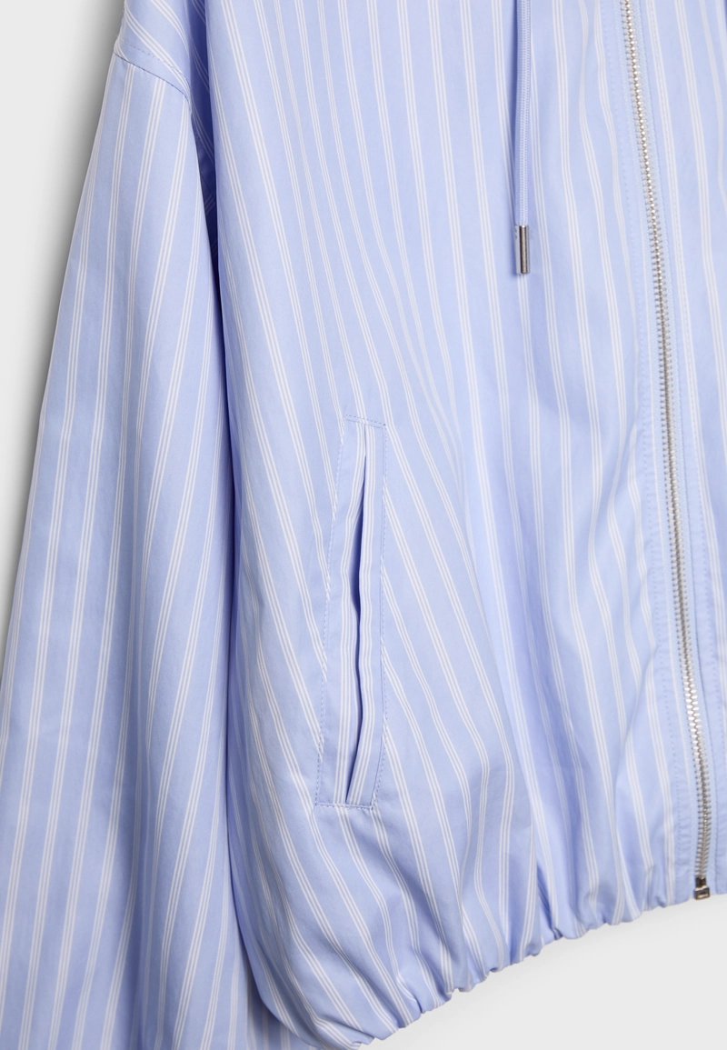 Базовая нейлоновая куртка в полоску с капюшоном